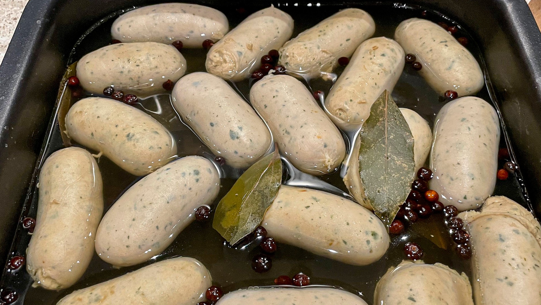 Dobre śniadanie w bawarskim pensjonacie nie może się obejść bez białej kiełbasy