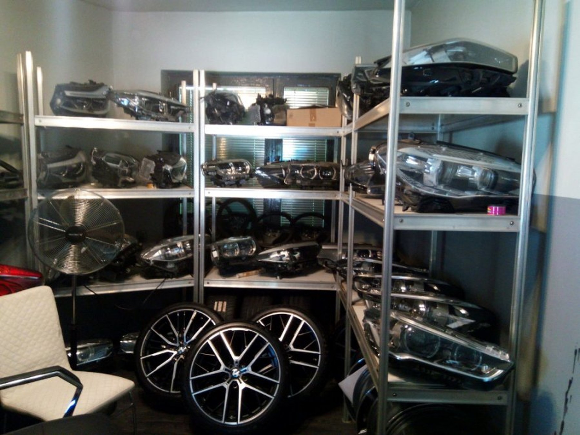 Odzyskano kradzione auto i części o wartości 640 000 zł