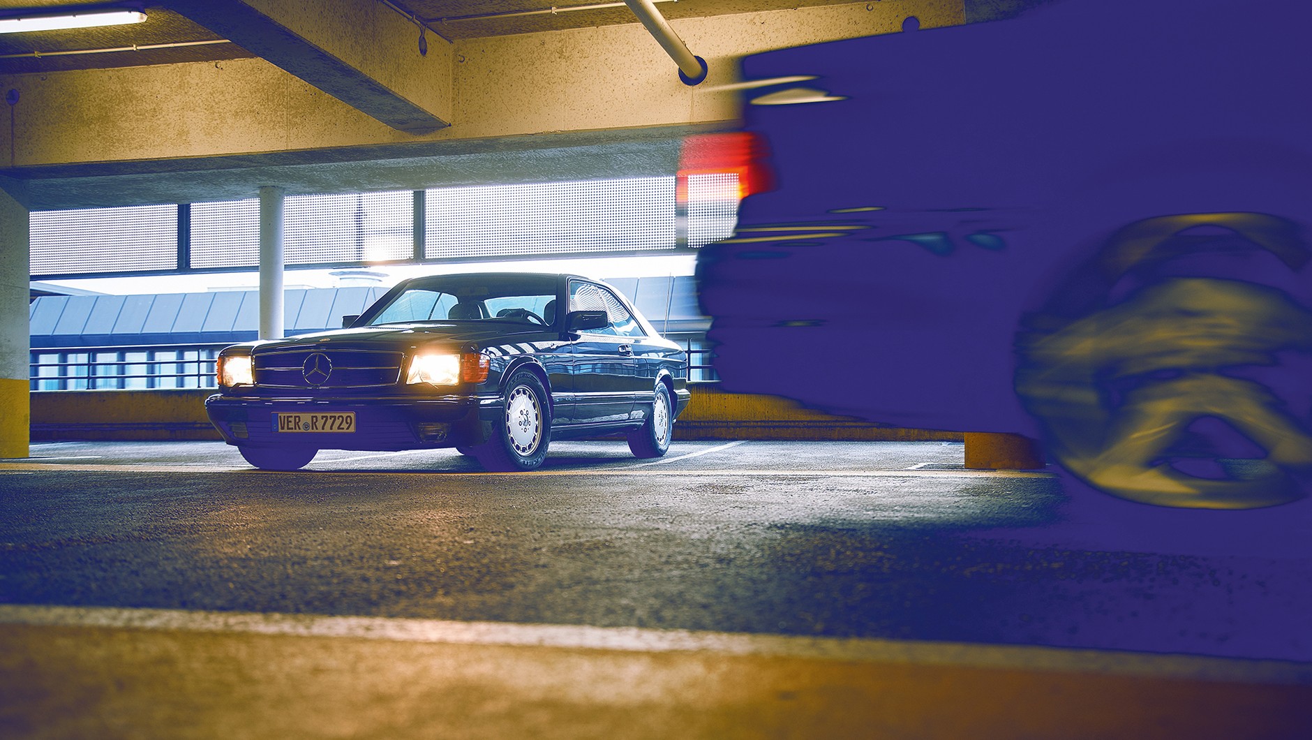 Szeroki przód w coupé typoszeregu 126 światła przeciwmgielne znalazły się w zderzaku, a grill został poszerzony.