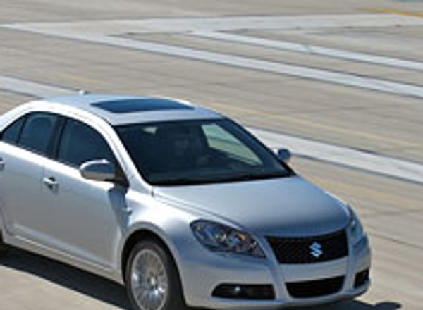 Tokio 2009:  Suzuki Kizashi będzie sprzedawane najpierw w Japonii