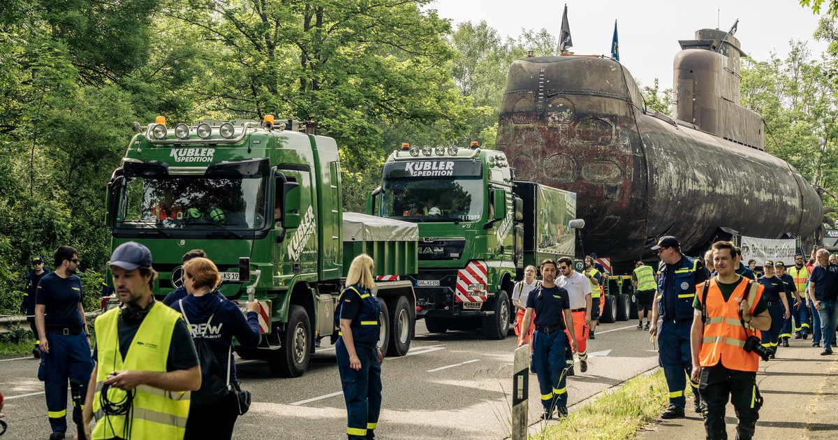 Transport 500-tonowego okrętu podwodnego drogami Niemiec