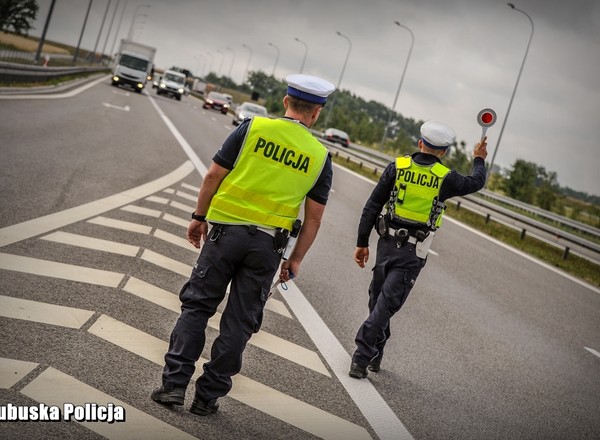 Pijany kierowca TIR-a cofał na S3