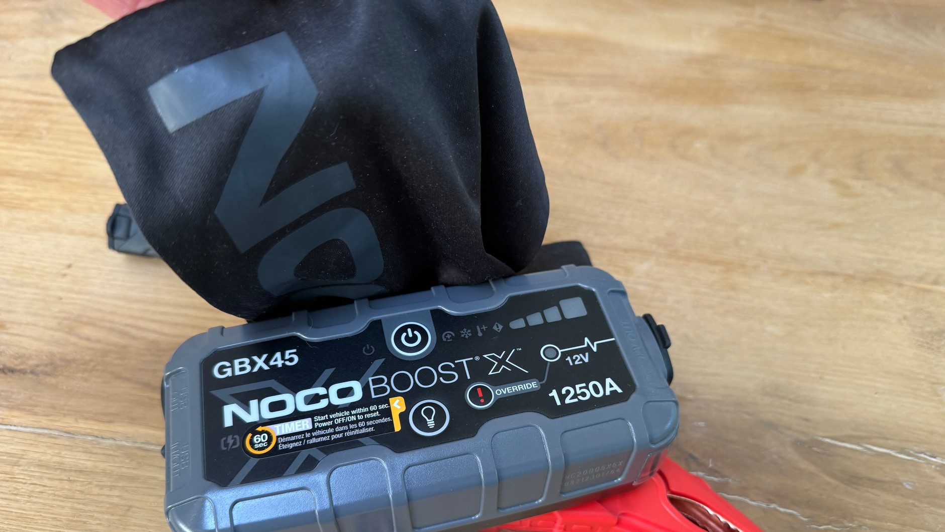 Noco GBX45 nie ma w podstawowym zestawie sztywnego etui