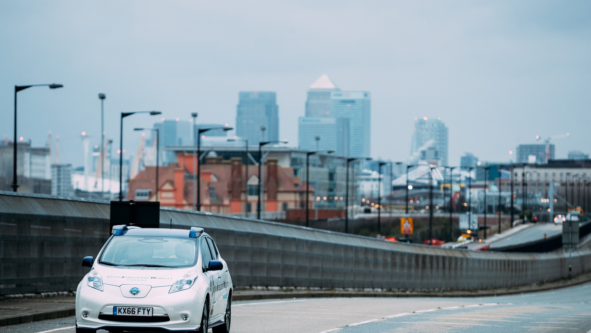 W londyńskim ruchu miejskim Nissan rozpoczął testy autonomicznego modelu Leaf. Nie tylko na autostradzie, ale także miejskich uliczkach, skrzyżowaniach i rondach.