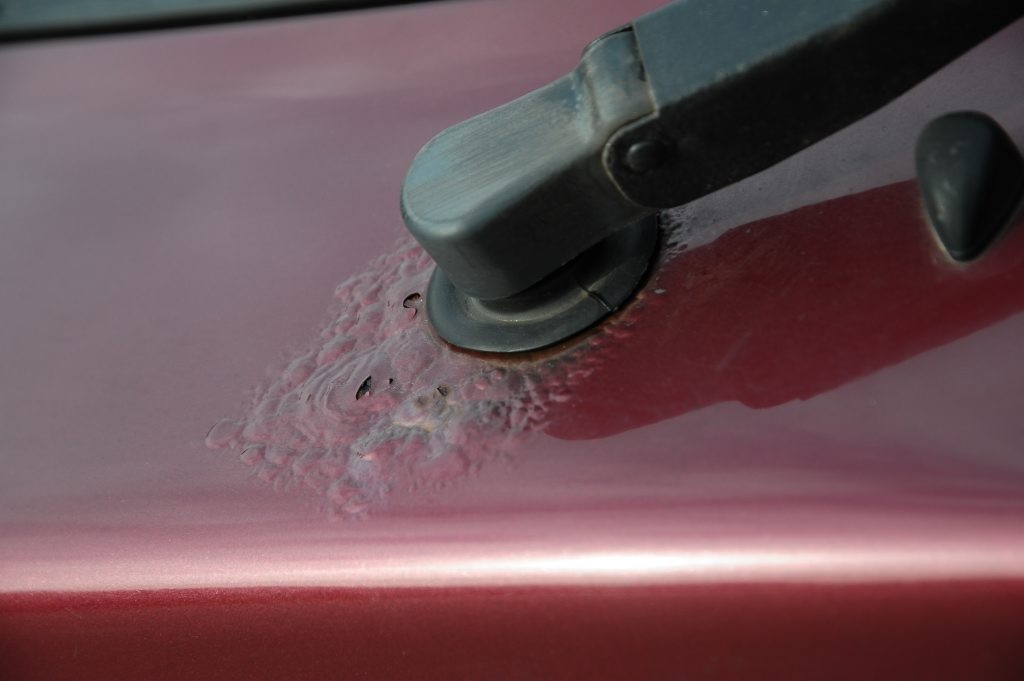 Nieduży purchel rdzy widoczny z zewnątrz najczęściej okazuje się sporym problemem – wewnątrz korozja jest bardziej zaawansowana 