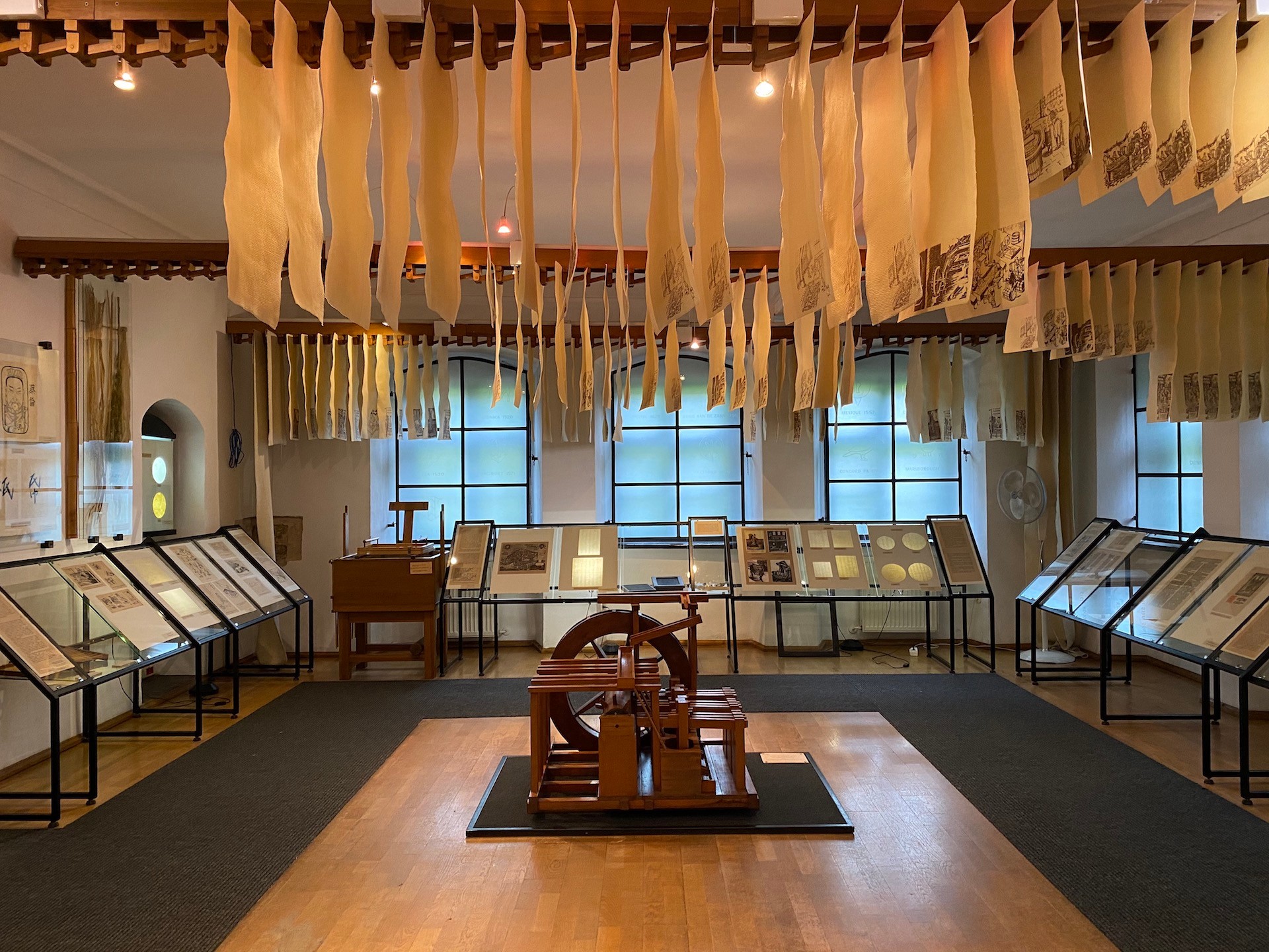 Ekspozycja w fascynujący sposób opowiada o dziejach papieru i historii młyna w Dusznikach-Zdroju.