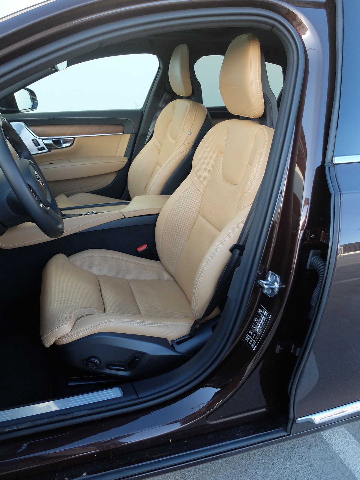 Volvo S90 T6 AWD - stylowo, szybko i wygodnie