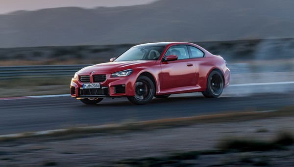 Wiemy już wszystko o nowym BMW M2. Puryści otworzą szampana, bo zbudowano je "po staremu"