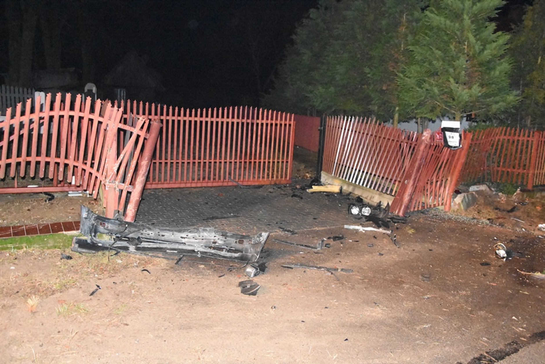 Ogrodzenie, od którego odbiło się BMW