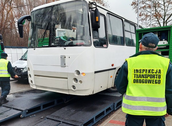 Fatalny stan autobusów. ITD wycofała z ruchu połowę ze skontrolowanych pojazdów