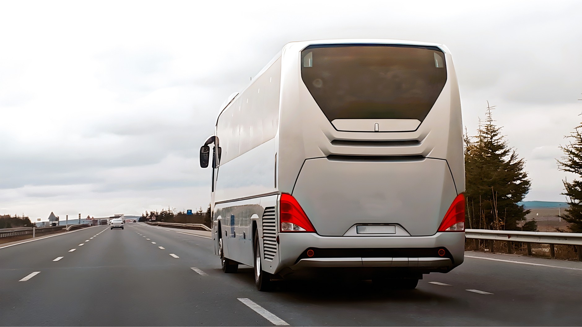 Autokar na autostradzie