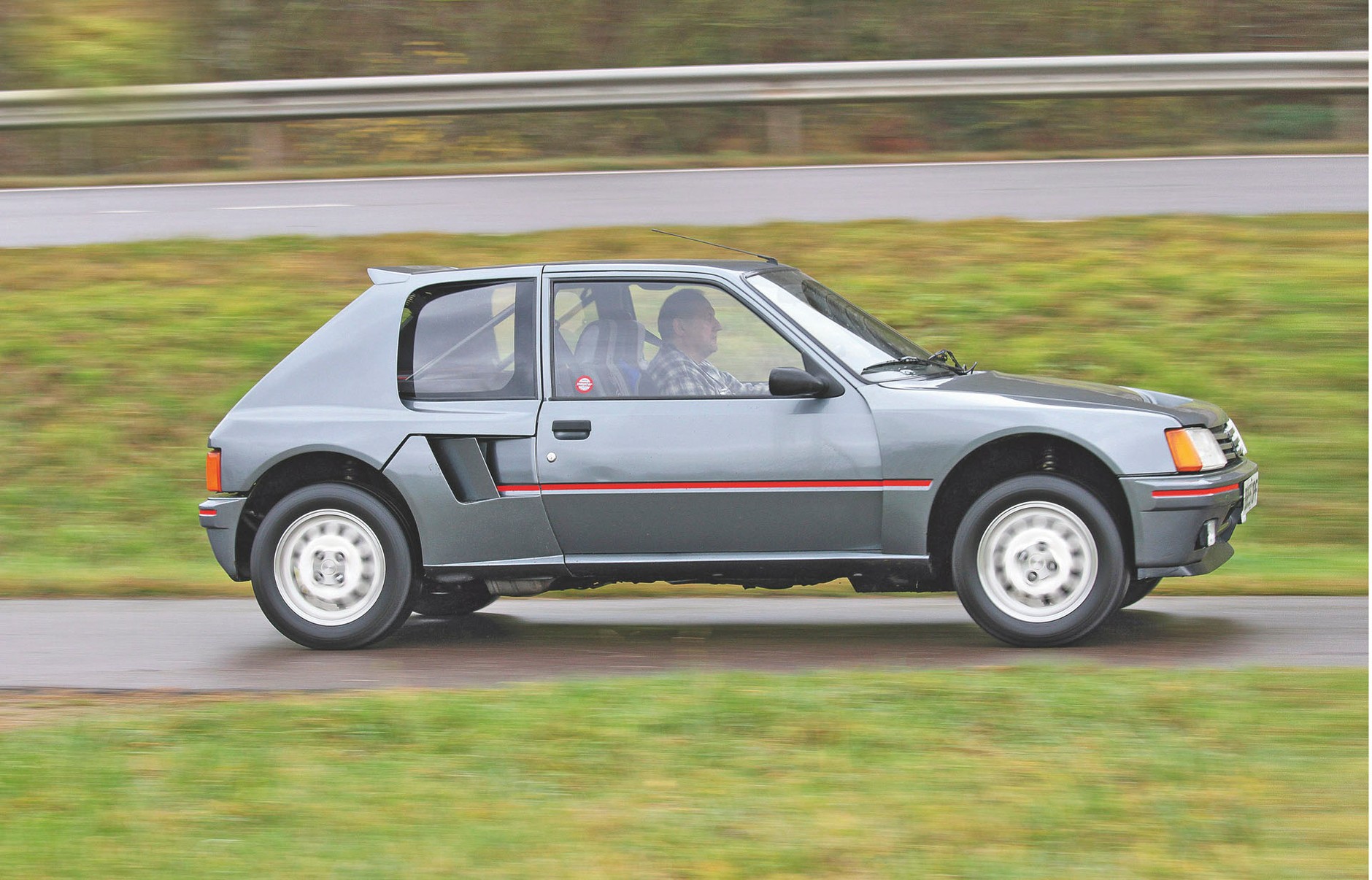 Peugeot 205 Turbo 16 - francuski potwór