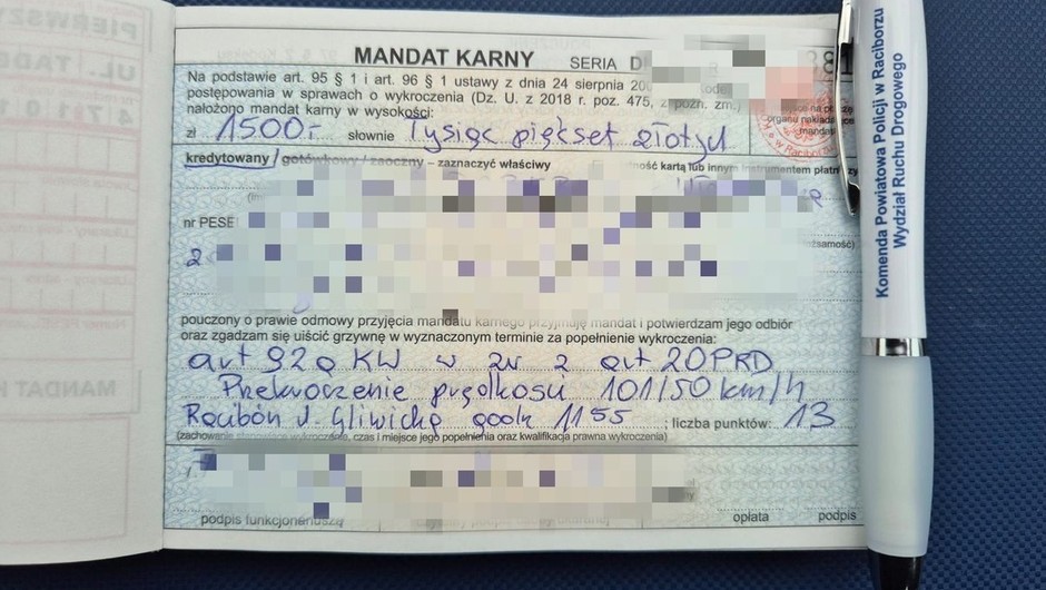 Obraz pochodzący z serwisu https://raciborz.policja.gov.pl/k20/informacje/wiadomosci/384449,Kolejni-kierujacy-stracili-prawo-jazdy.html