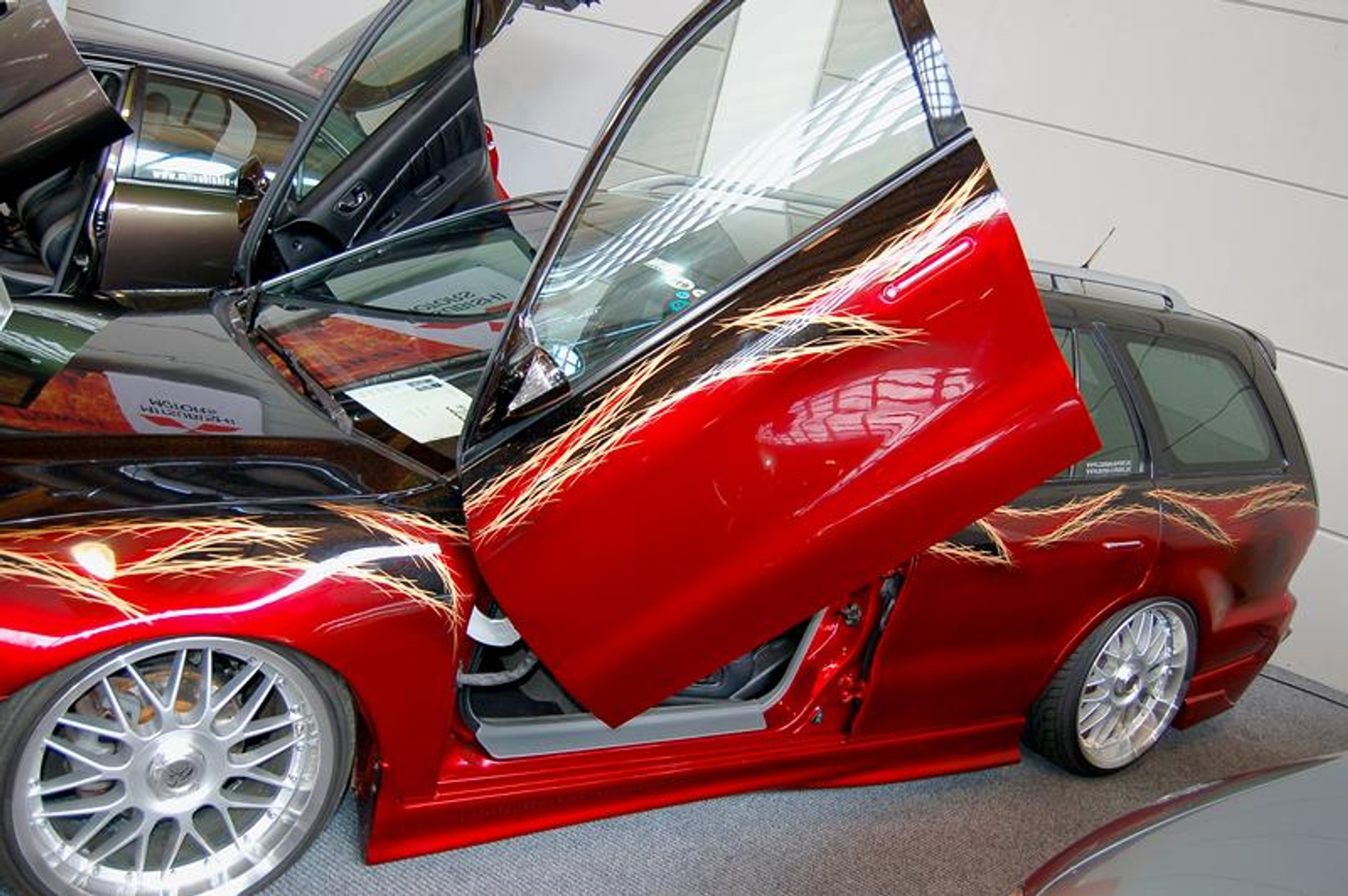 Tuning World Bodensee 2008: Golfy, drifting i dziewczyny -  fotogaleria (2)