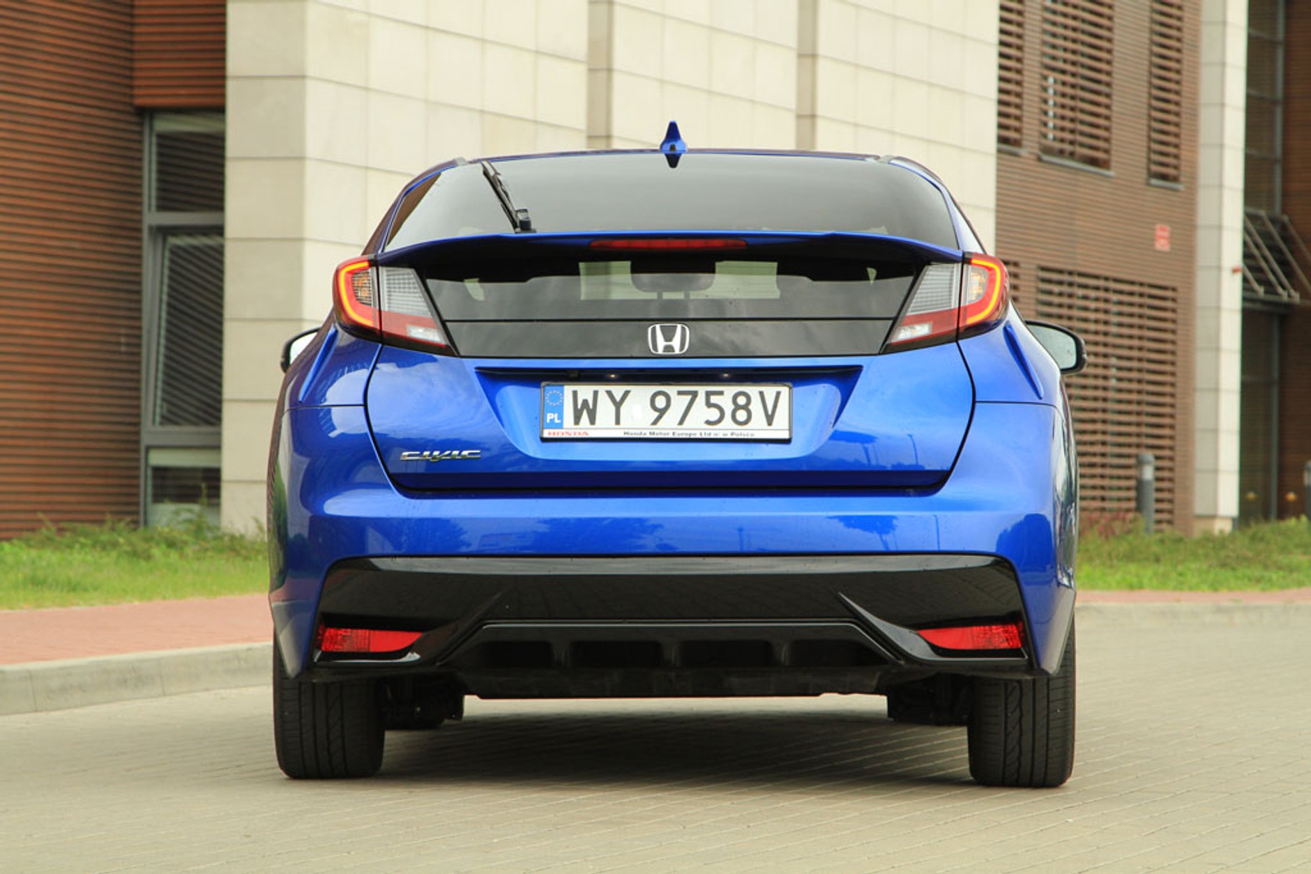 Honda Civic Sport 1.8 i-VTEC - kompakt w bojowej stylistyce