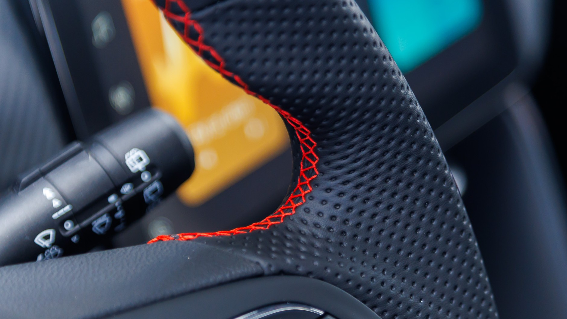 Dacia Duster kontra MG ZS. Porównanie dwóch budżetowych samochodów