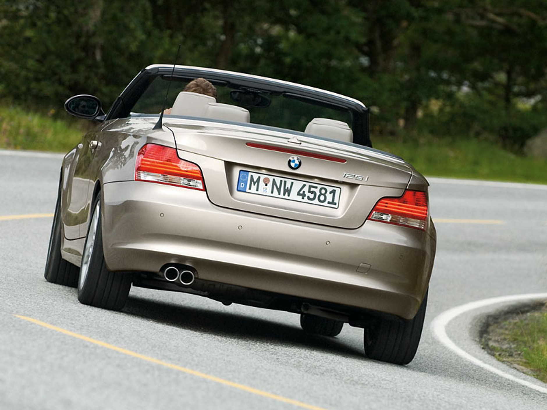 BMW 1 Cabrio: nowe fotografie i oficjalne informacje