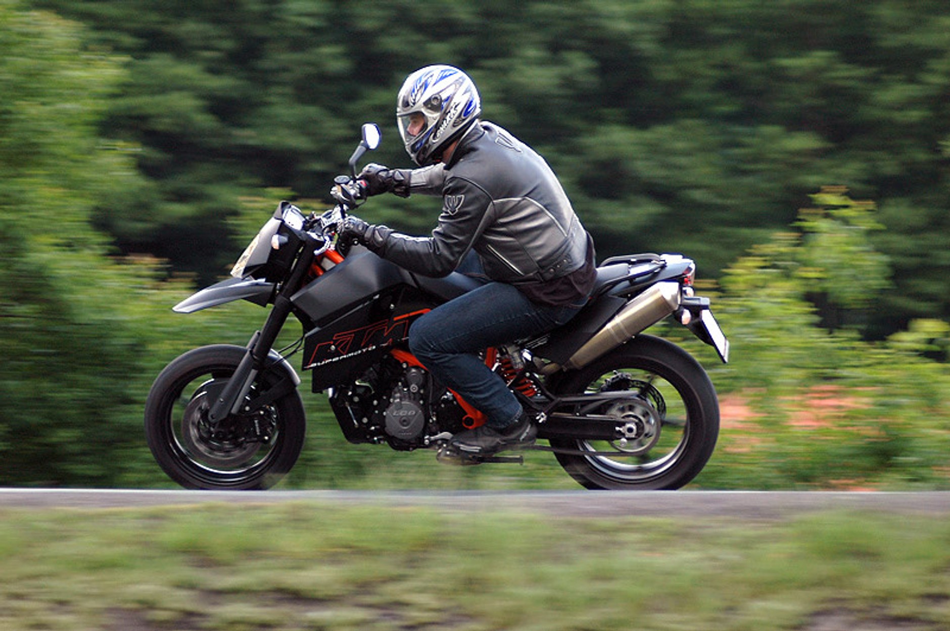 KTM 950 Supermoto R: duży dzikus (test)