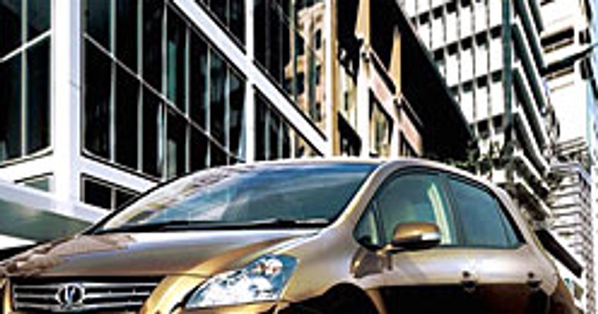 Japoński Super-Auris: Toyota Blade teraz z 6-cylindrowcem