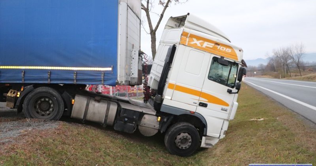 Wypadł do rowu, a strażaków poprosił o pomoc Okazało się że miał trzy promile