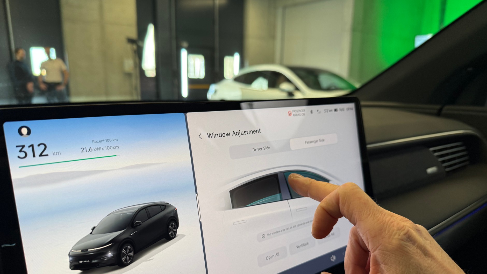 XPeng – można opuścić szybę, korzystając z ekranu