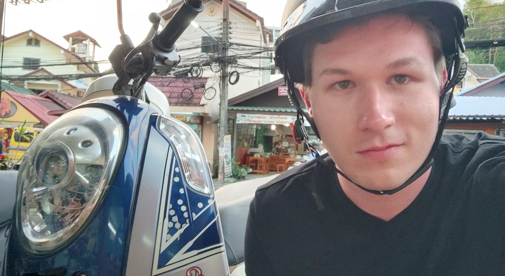 Skuter z wypożyczalni w Tajlandii