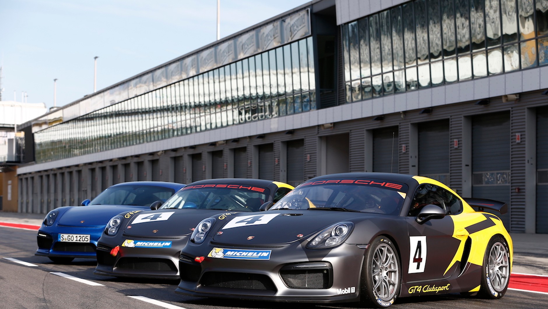 Porsche Cayman GT4 w trzech wariantach