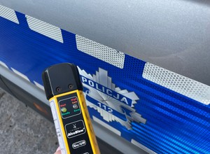 Policjanci zatrzymali volkswagena. Kierowca w tym stanie wiózł swoje dzieci