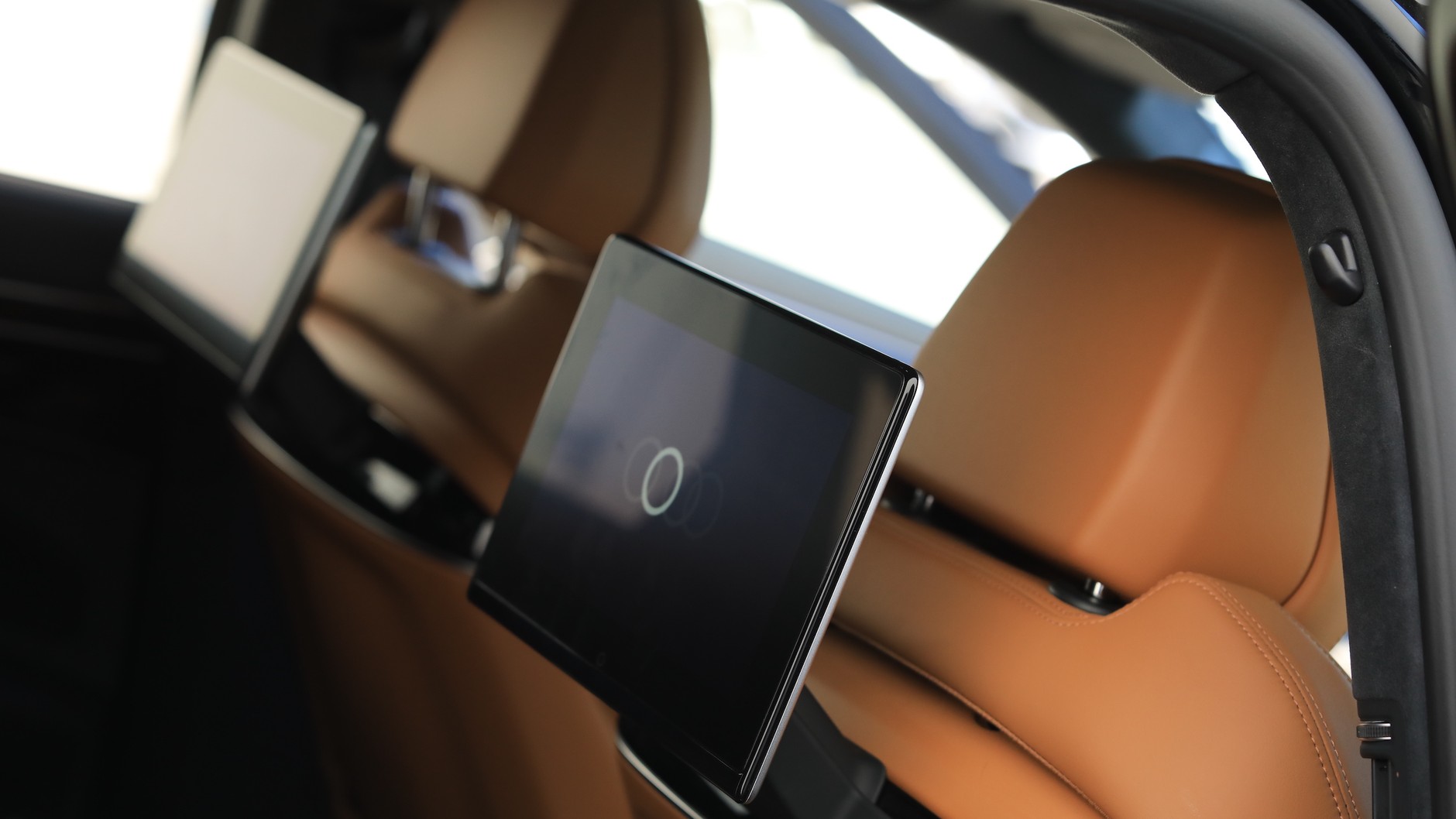 Audi A8 L 60 TFSI (2022 r.; D5)