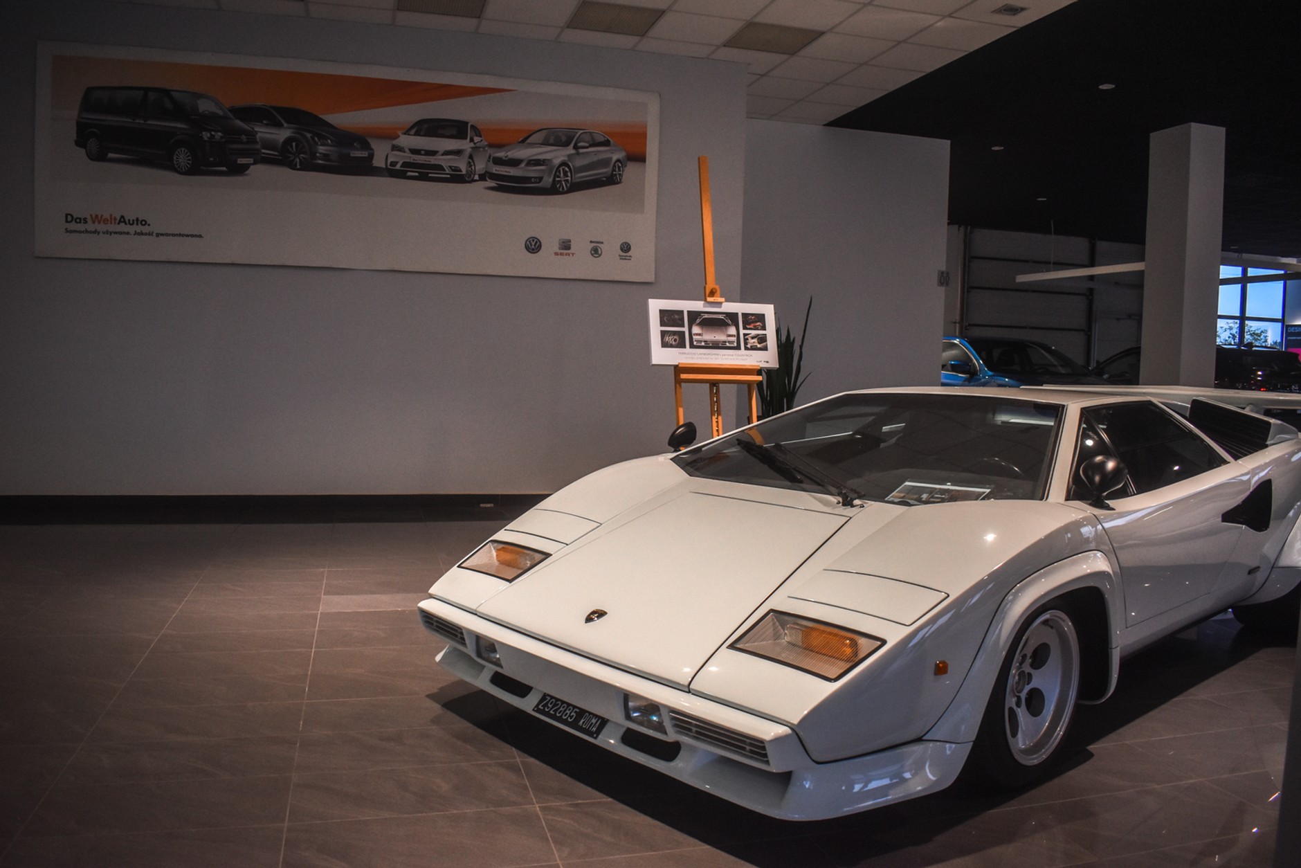 Słynne Lamborghini Countach w salonie w Radomiu