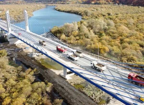 Schron z czasów wojny pod drogą krajową