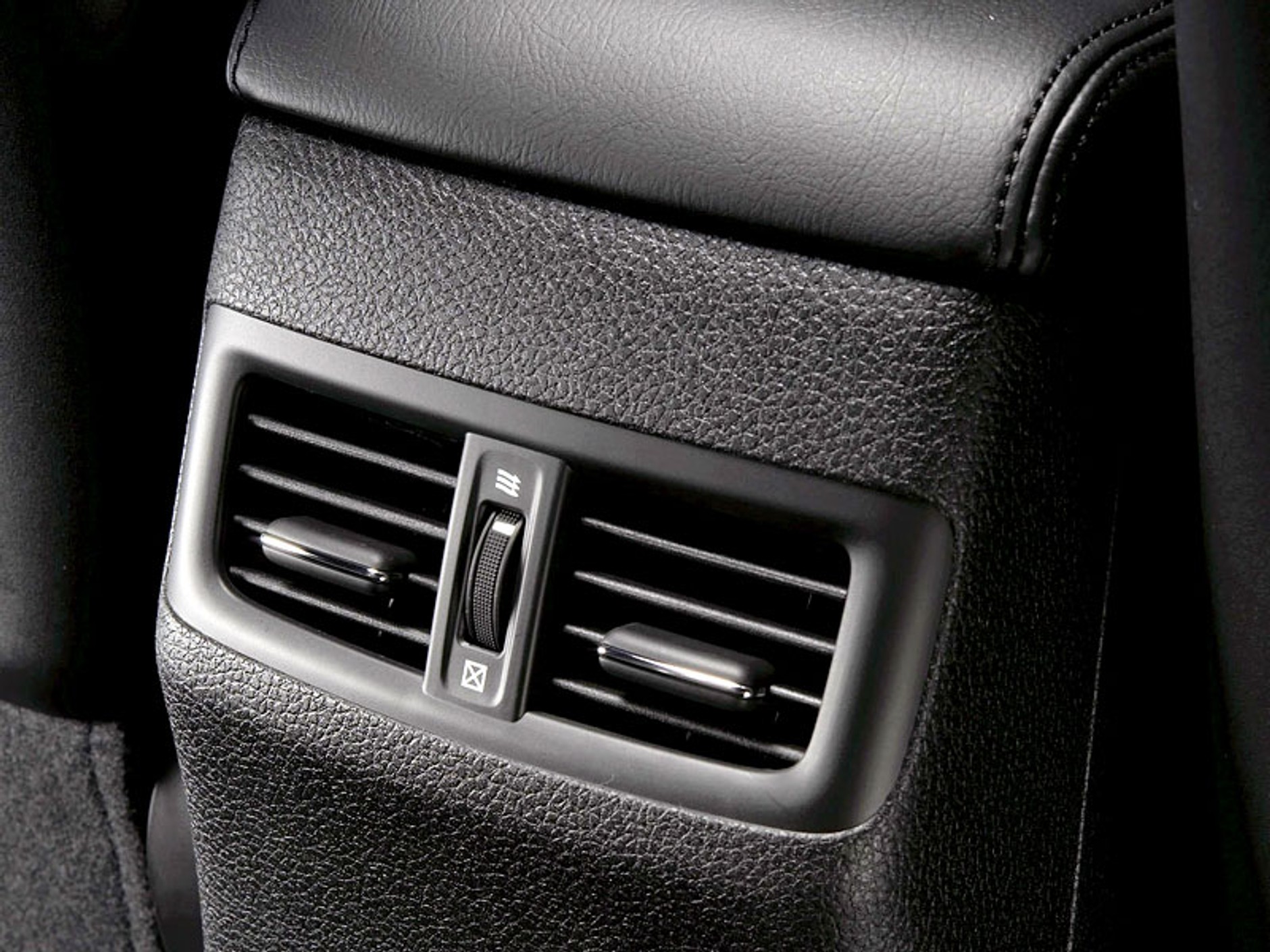 Tokio 2009:  Suzuki Kizashi będzie sprzedawane najpierw w Japonii