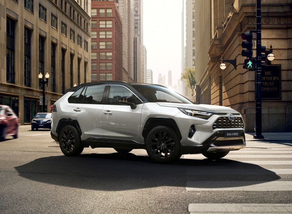Toyota wstrzymuje produkcję RAV4. Eksplozja w fabryce poddostawcy w Japonii