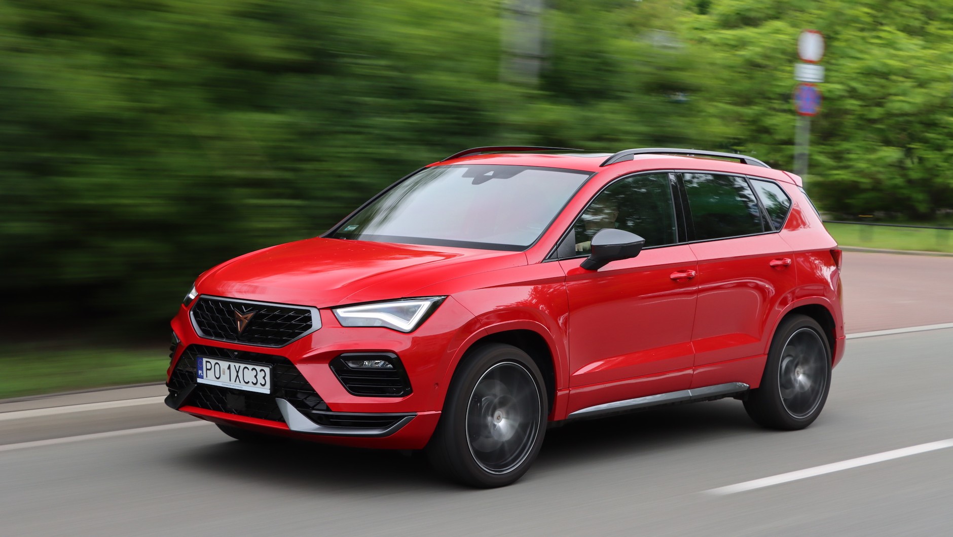 To sportowiec i jego zawieszenie ma raczej sztywną charakterystykę pracy, ale w trybie Comfort Cupra Ateca swobodnie sprawdza się w roli wygodnego auta rodzinnego