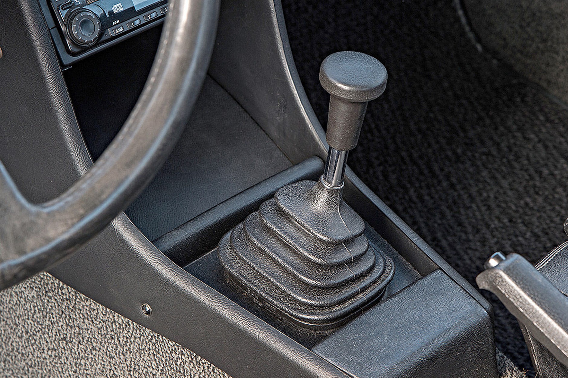 Legenda znów prowokuje - nowe BMW M2 spotyka BMW 2002 Turbo