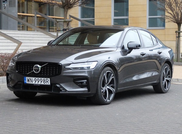 Bez szaleństw, ale pewnie, oszczędnie i komfortowo. Testujemy Volvo S60 po liftingu