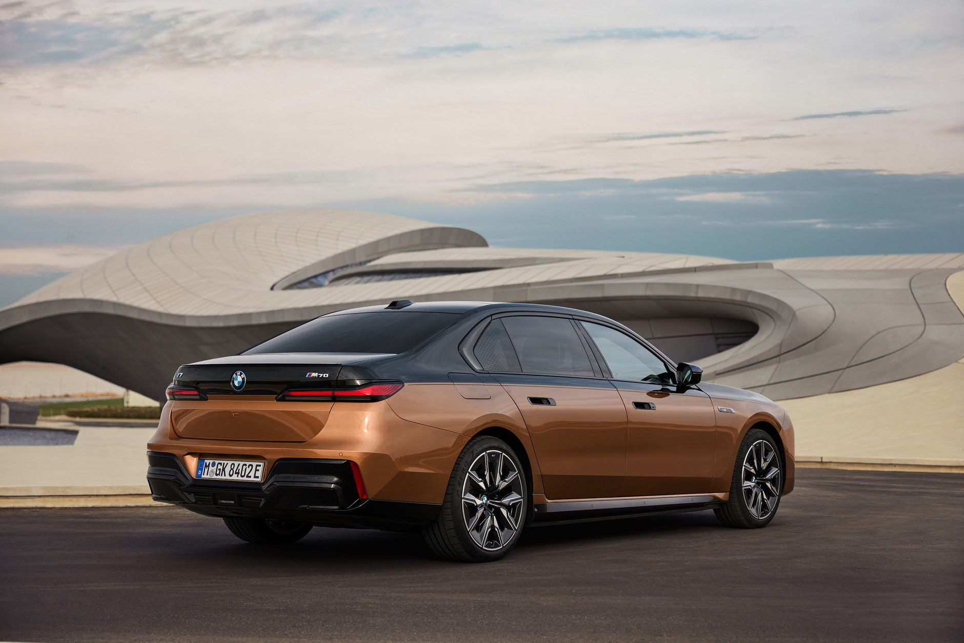 BMW i7 M70