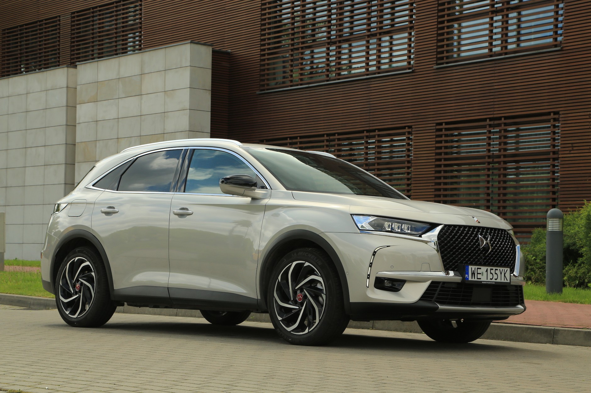 DS 7 Crossback E-Tense 4x4 – hybryda dla indywidualistów