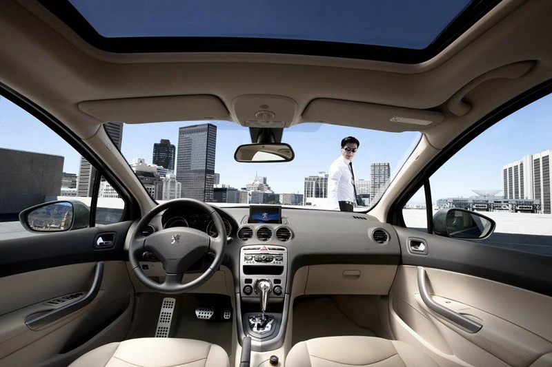 Skośnooki Peugeot 408