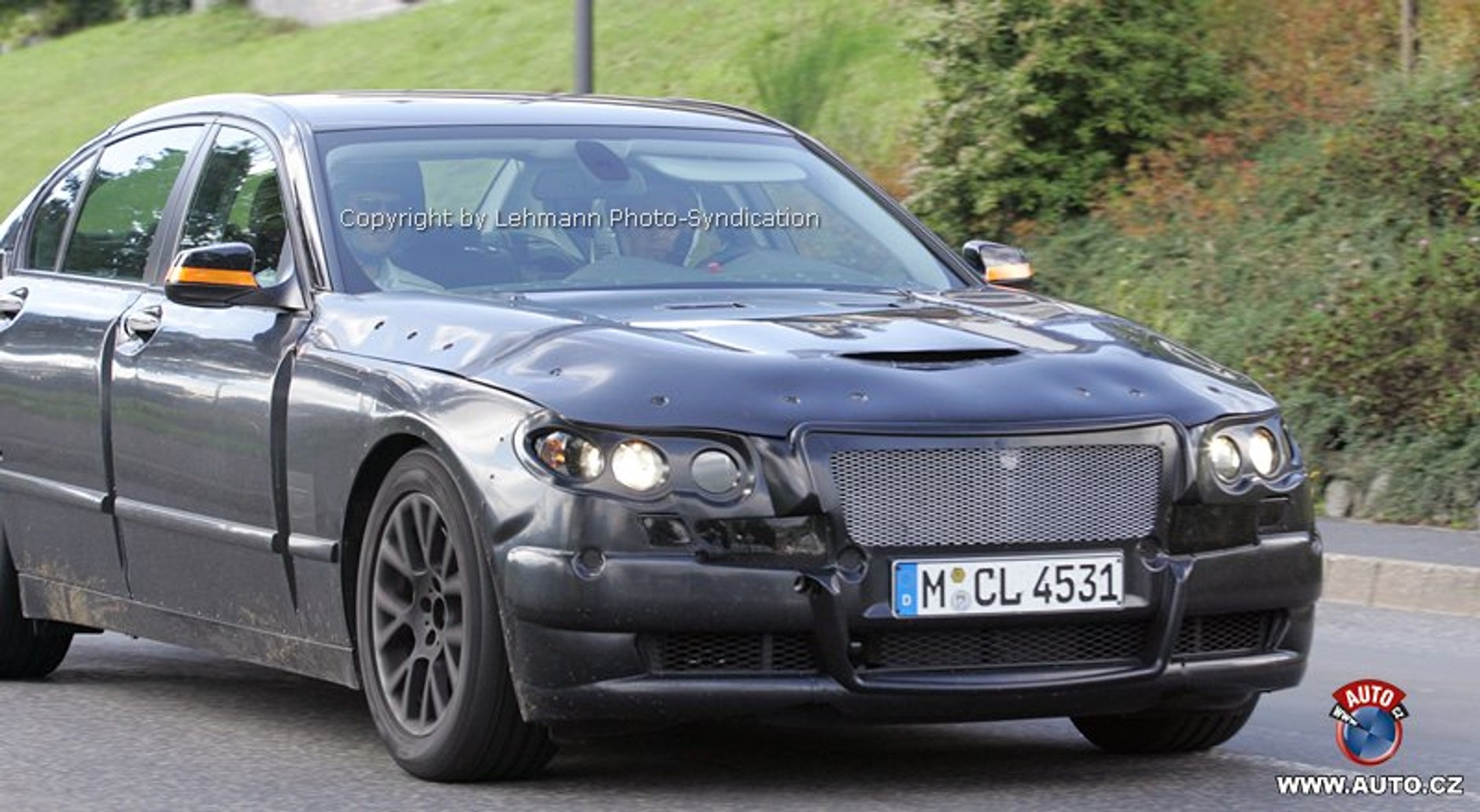 Zdjęcia szpiegowskie: mocniejsze BMW M5 i zapowiedź M7