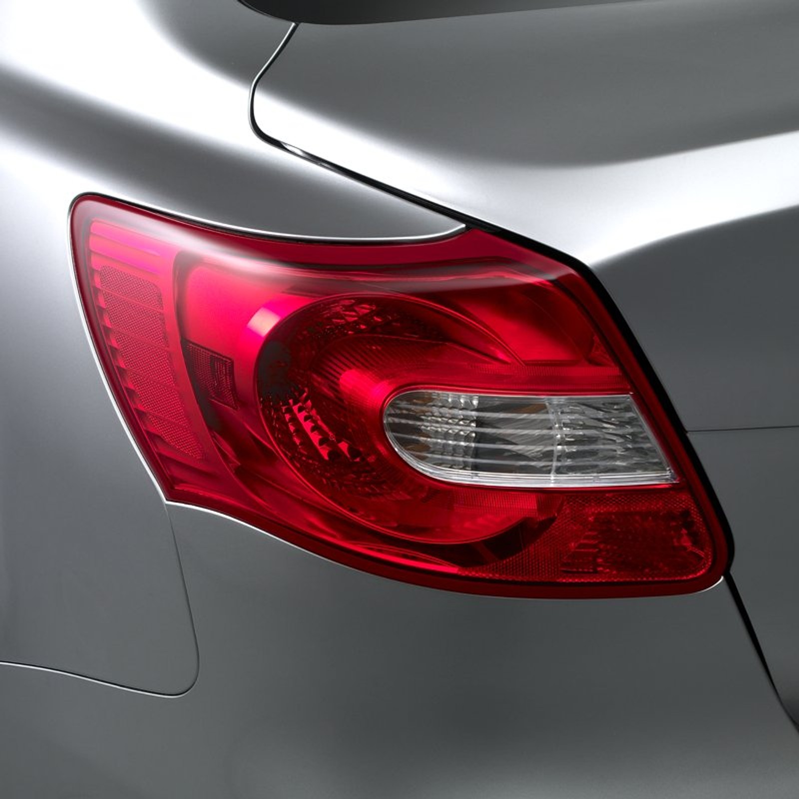 Tokio 2009:  Suzuki Kizashi będzie sprzedawane najpierw w Japonii