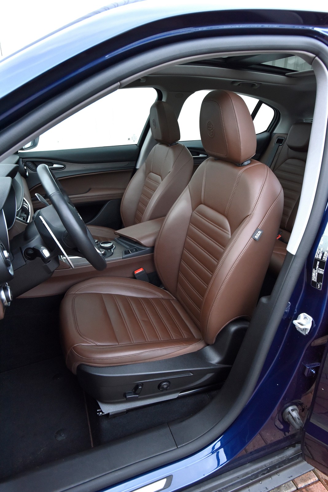 Alfa Romeo Stelvio vs. Audi Q5, BMW X3, Mercedes GLC i Volvo XC60 - 5 wszechstronnych diesli