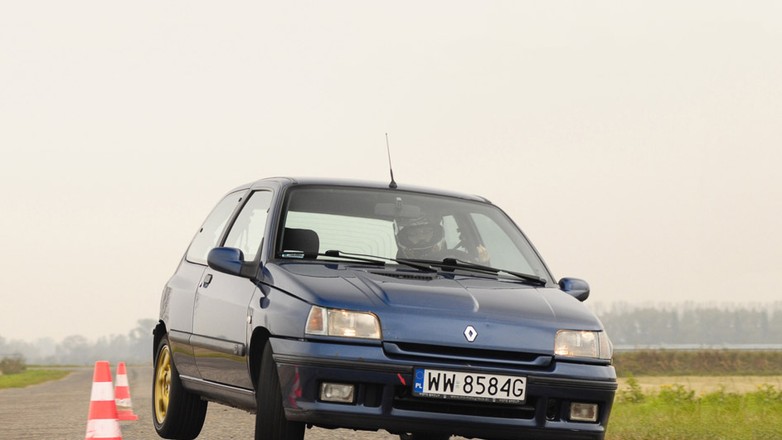 Renault Clio 1.8 16V: dziarski staruszek czy kupa złomu?