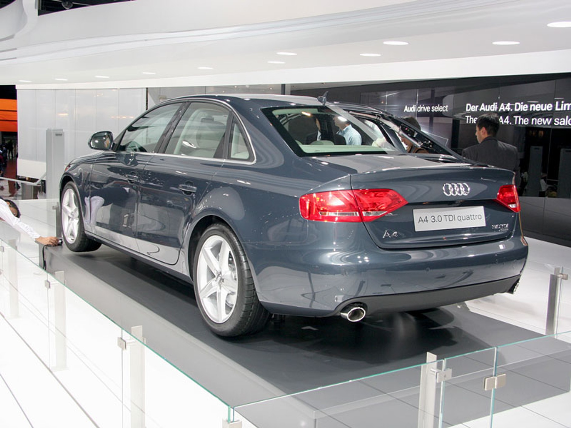 IAA Frankfurt 2007: Audi A4 – wynik pogoni za BMW 3