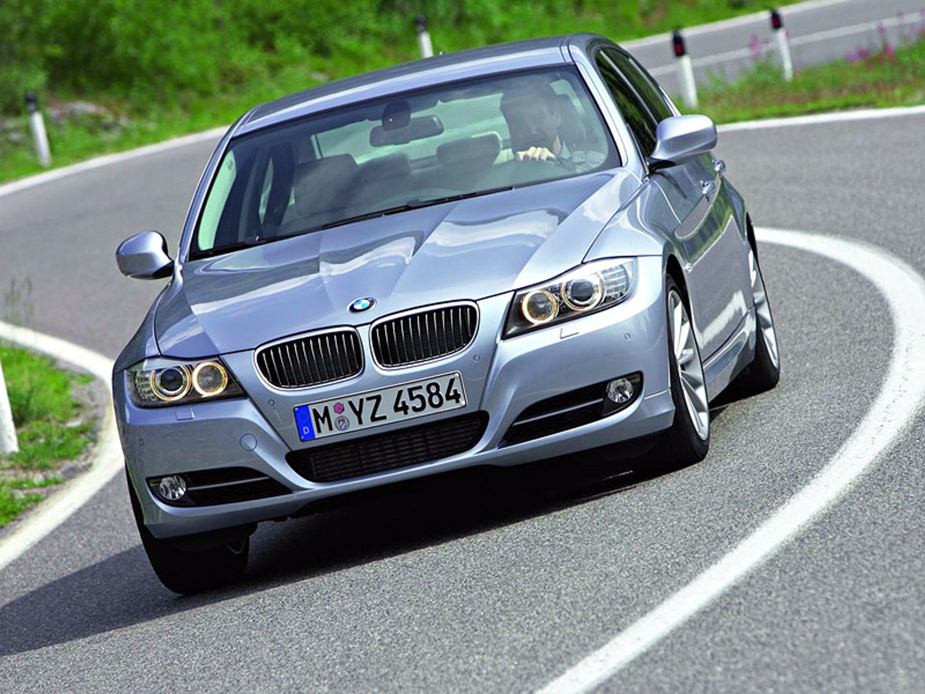 BMW 3: Odmłodzone nadwozie z nową techniką