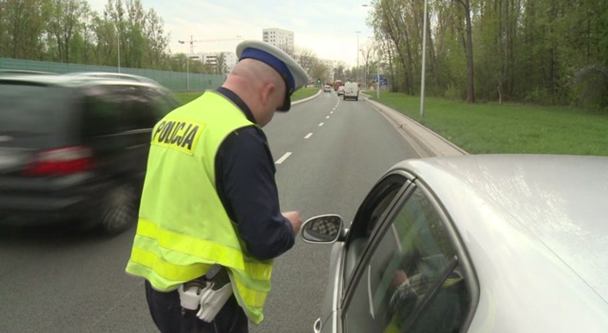 W tej sytuacji nie przyjmuj mandatu! Tak ocalisz swoje prawo jazdy. Politycy przeoczyli to przypadkiem czy specjalnie?