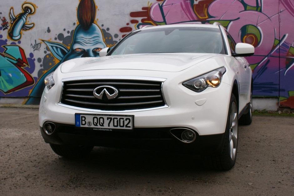 Infiniti QX70 S