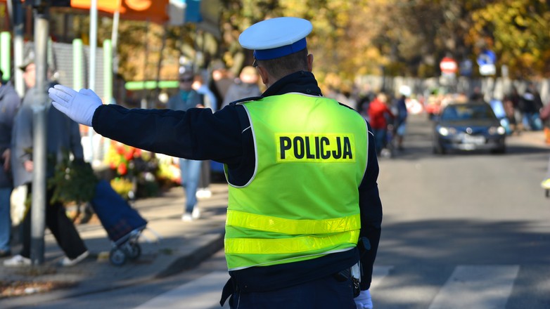 Kierowanie ruchem przez policjanta