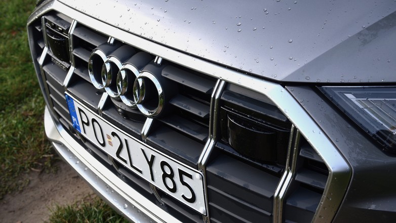 Osłona chłodnicy z czujnikami, radarami i skanerami systemów bezpieczeństwa