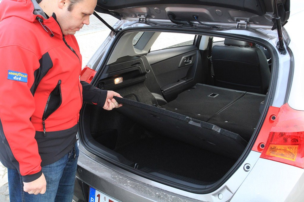 Nowa Toyota Auris: czy zagrozi Golfowi?